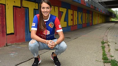 Jana Brunner, Spitzenfussballerin und FFHS-Studentin.