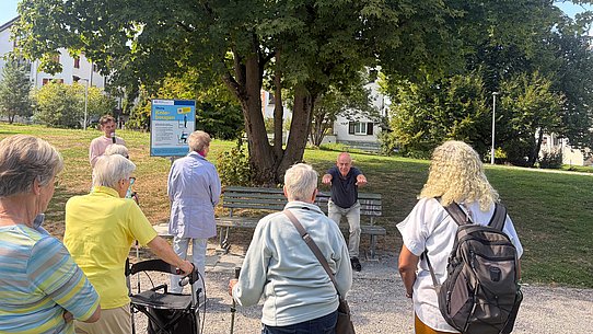 Gruppe auf einem Spielplatz