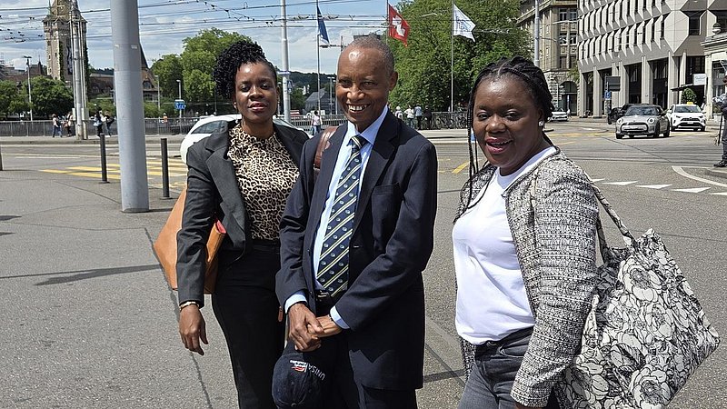 Dr. Janeth Emanuel Kigobe, Dr. Lilian Charles Mutalemwa, Prof. Elifas Tozo Bisanda, von der Open University of Tanzania (von links).