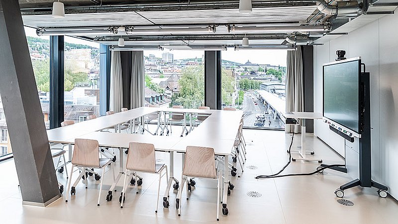 Meetingroom in der Gleisarena FFHS, Tischrunde