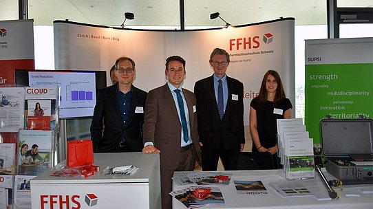 Die Vertreter der FFHS erwarten die Besucher an der Swiss Telecommunication Summit 2018.