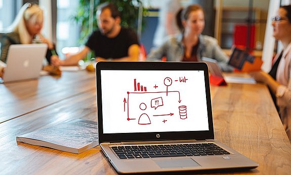 Gruppenarbeit der Studenten zur Klärung der Anforderungen im ICT-Bereich. 